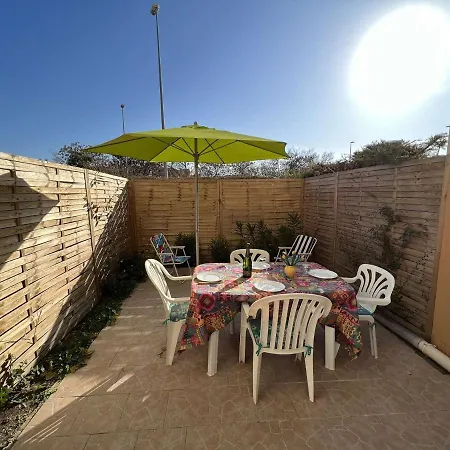 T2 Avec Jardin, Climatisation, Parking, Et Proche Commerces Agde