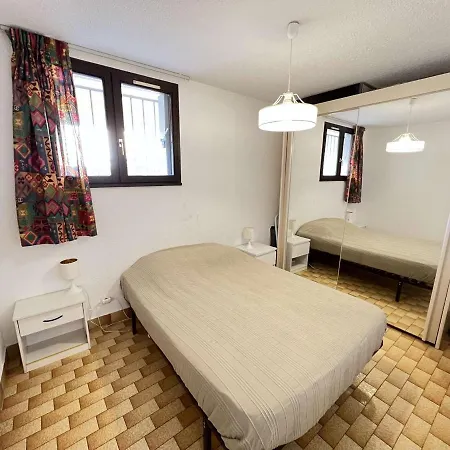 T2 Avec Jardin, Climatisation, Parking, Et Proche Commerces Apartment *