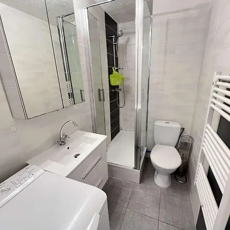 T2 Avec Jardin, Climatisation, Parking, Et Proche Commerces Apartment *