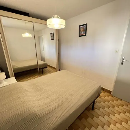 T2 Avec Jardin, Climatisation, Parking, Et Proche Commerces Apartment