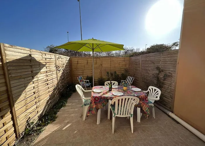 T2 Avec Jardin, Climatisation, Parking, Et Proche Commerces アグド