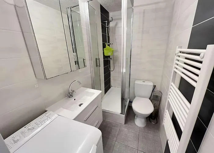 T2 Avec Jardin, Climatisation, Parking, Et Proche Commerces アパート *